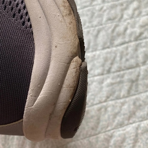 Vionic grey and green running shoes - Picture 6 of 8